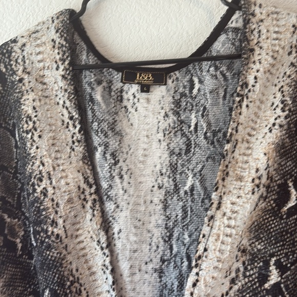 Lucky & Blessed Large Snake Print open front shrug - Picture 5 of 6